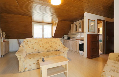 Balatonszemes Apartment | Cosy apartment for 4 people with WIFI, A/C, TV, patio and parking