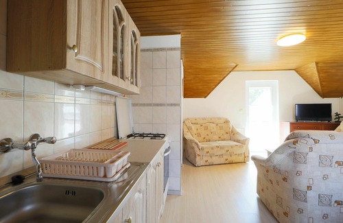 Balatonszemes Apartment | Cosy apartment for 4 people with WIFI, A/C, TV, patio and parking