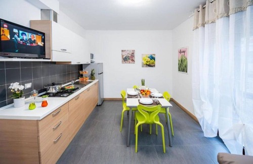 Martinsicuro Apartment | Cosy apartment for 4 people with WIFI, A/C, TV, balcony, pets allowed and parking