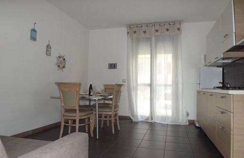 Martinsicuro Apartment | Cosy apartment for 4 people with WIFI, A/C, TV, balcony, pets allowed and parking