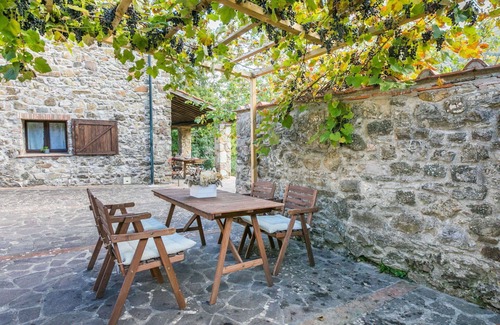 Montieri Apartment | Cosy apartment for 13 guests with WIFI, TV, patio and pets allowed