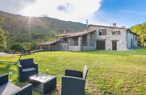 Montieri Apartment | Cosy apartment for 13 guests with WIFI, TV, patio and pets allowed