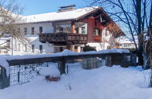 Axams Apartment | Cosy apartment for 2 guests with WIFI, TV, pets allowed and parking