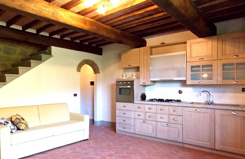 Dicomano Apartment | Cosy apartment for 2 guests with pool, WIFI, TV, pets allowed and parking