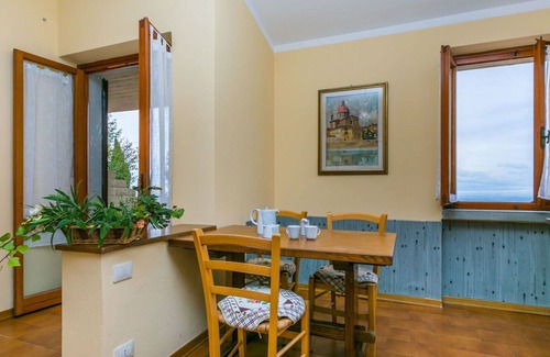 San Baronto Apartment | Cosy apartment for 2 people with pool, WIFI, TV, terrace, pets allowed, panoramic view and parking