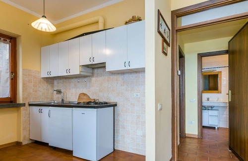 San Baronto Apartment | Cosy apartment for 2 people with pool, WIFI, TV, terrace, pets allowed, panoramic view and parking
