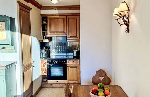 Lens Apartment | Cosy apartment for 2 people with WIFI, TV, balcony and parking