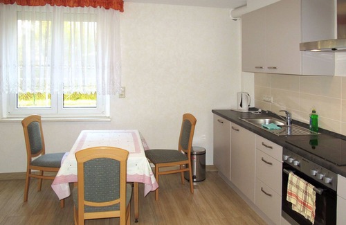 Eilenburg Apartment | Cosy apartment for 3 guests with WIFI, TV, patio, pets allowed and parking