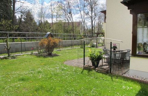 Eilenburg Apartment | Cosy apartment for 3 guests with WIFI, TV, patio, pets allowed and parking