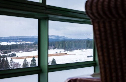 Loffingen Apartment | Cosy apartment for 3 guests with WIFI, pool, TV, balcony and parking