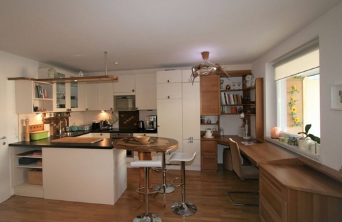 Amras Apartment | Cosy apartment for 3 people with WIFI, TV, balcony and parking