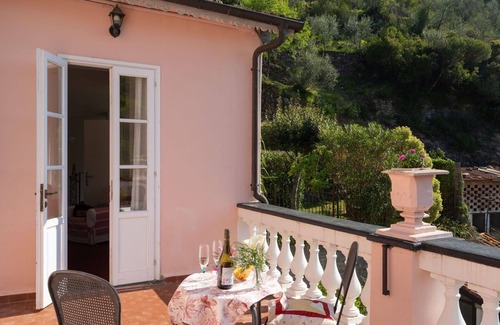 Prela Apartment | Cosy apartment for 3 people with TV, patio, pets allowed and parking