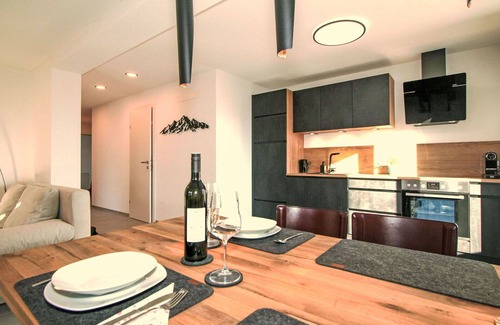 Axams Apartment | Cosy apartment for 3 people with WIFI, TV, terrace and parking