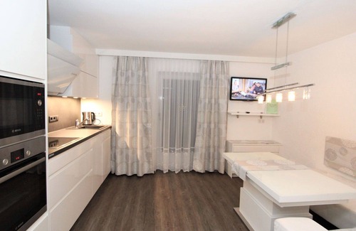 Distelberg Apartment | Cosy apartment for 4 guests with WIFI, TV, patio, panoramic view and parking