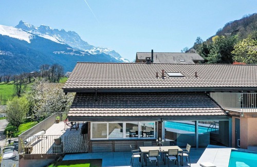 Collombey-Muraz Apartment | Cosy apartment for 4 people with pool, WIFI, TV, terrace, pets allowed, panoramic view and parking