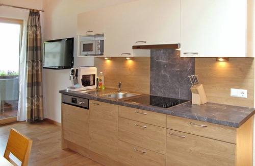 Fendels Apartment | Cosy apartment for 4 guests with WIFI, TV, balcony and parking