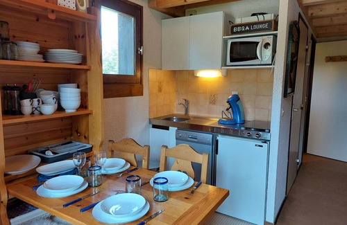 Demi-Quartier Apartment | Cosy apartment for 4 guests with TV, balcony and parking