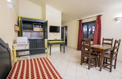 Arborea Apartment | Cosy apartment for 4 guests with pool, A/C, WIFI, TV, pets allowed and parking