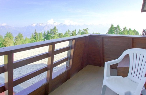 Sion Apartment | Cosy apartment for 4 guests with WIFI, pool, TV, balcony and parking