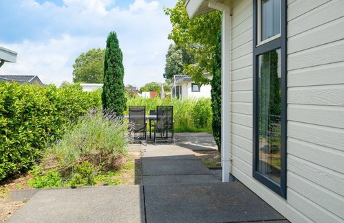 Dordtse Biesbosch Apartment | Cosy apartment for 4 guests with WIFI, TV, terrace and parking