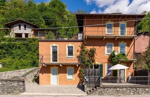 Aurogna Apartment | Cosy apartment for 4 people with WIFI, A/C, TV, patio and parking