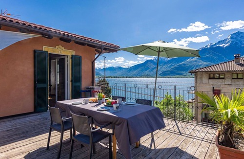 Aurogna Apartment | Cosy apartment for 4 people with WIFI, A/C, TV, patio and parking