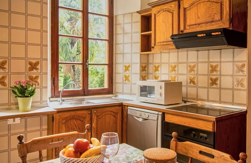Tavernerio Apartment | Cosy apartment for 4 people with WIFI, TV, patio, pets allowed and parking