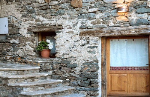 Arvier Apartment | Cosy apartment for 4 people with TV, patio and parking