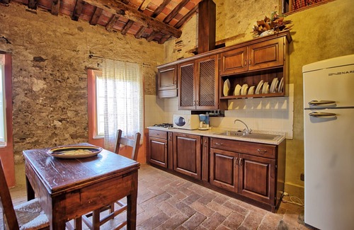 Massarosa Apartment | Cosy apartment for 4 people with pool, WIFI, TV and panoramic view, close to Viareggio