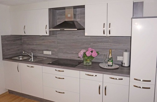 Wenns Apartment | Cosy apartment for 4 people with WIFI, TV, patio, pets allowed and parking