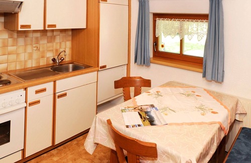 Gaschurn Apartment | Cosy apartment for 5 people with WIFI, TV, patio, pets allowed and parking