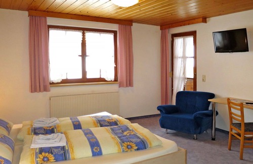 Gaschurn Apartment | Cosy apartment for 5 people with WIFI, TV, patio, pets allowed and parking