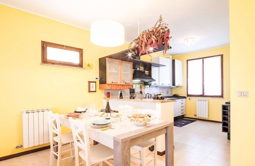 Pignone Apartment | Cosy apartment for 5 guests with WIFI, pool, TV, terrace and parking