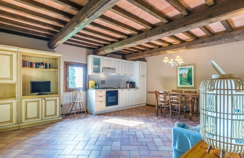 Pescia Apartment | Cosy apartment for 5 guests with pool, WIFI, TV and patio