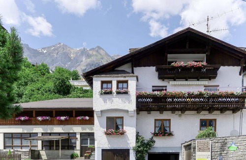 Grins Apartment | Cosy apartment for 5 guests with WIFI, TV and balcony