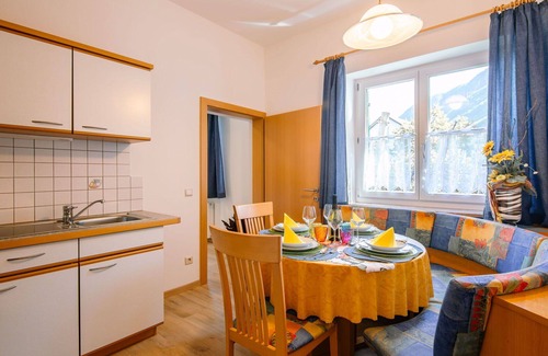 Andriano Apartment | Cosy apartment for 5 people with WIFI, pool, TV, patio and parking