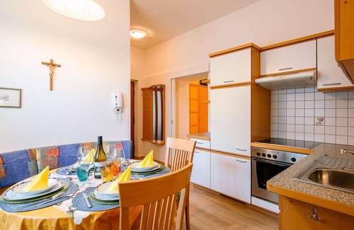 Andriano Apartment | Cosy apartment for 5 people with WIFI, pool, TV, patio and parking