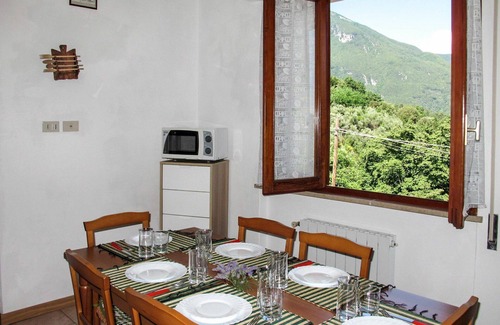 Santa Lucia Apartment | Cosy apartment for 5 guests with WIFI, TV, terrace and parking