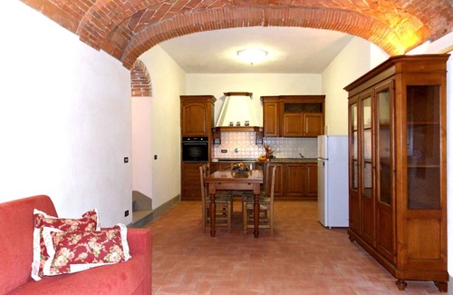 Dicomano Apartment | Cosy apartment for 5 people with pool, WIFI, TV, pets allowed and parking