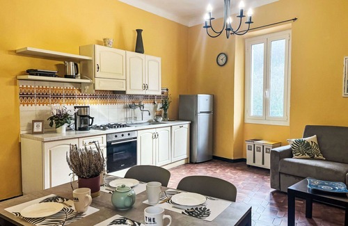 Prela Apartment | Cosy apartment for 5 people with WIFI, pool, TV, patio, pets allowed and parking