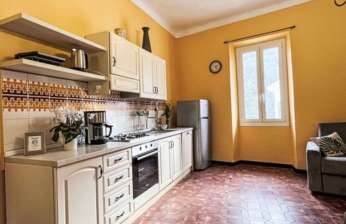 Prela Apartment | Cosy apartment for 5 people with WIFI, pool, TV, patio, pets allowed and parking