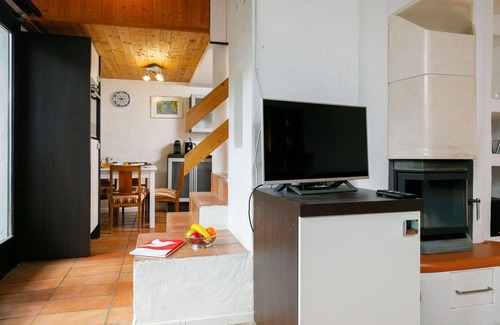 Capriasca Apartment | Cosy apartment for 5 people with WIFI, pool, TV, patio, pets allowed and panoramic view