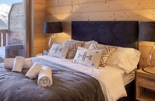 Nendaz Apartment | Cosy apartment for 6 people with WIFI, hot tub, TV, balcony and parking