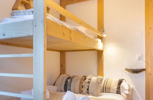 Nendaz Apartment | Cosy apartment for 6 people with WIFI, hot tub, TV, balcony and parking