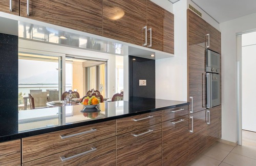 Montreux City Centre Apartment | Cosy apartment for 6 people with WIFI, pool, TV, balcony, panoramic view and parking