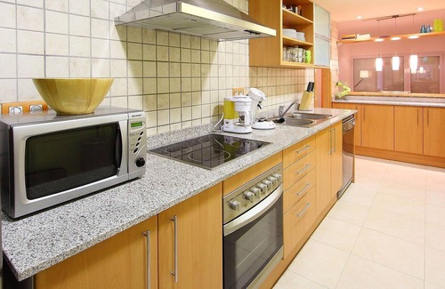 El Mas Isaac Apartment | Cosy apartment for 6 people with pool, WIFI, TV, terrace and panoramic view