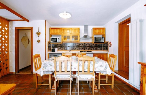 Penia Apartment | Cosy apartment for 6 guests with TV, pets allowed and parking