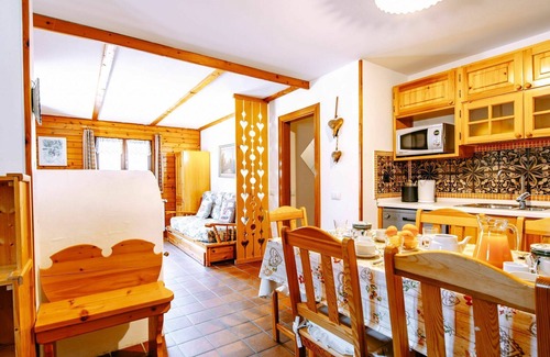 Penia Apartment | Cosy apartment for 6 guests with TV, pets allowed and parking