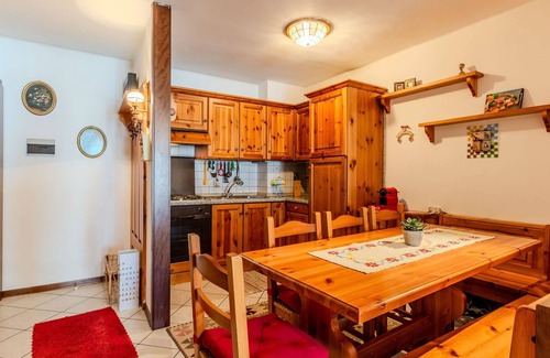 Ragoli Apartment | Cosy apartment for 6 guests with WIFI, TV, balcony and parking