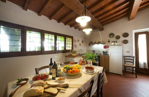 Romola Apartment | Cosy apartment for 6 guests with WIFI, pool and parking, close to Florence